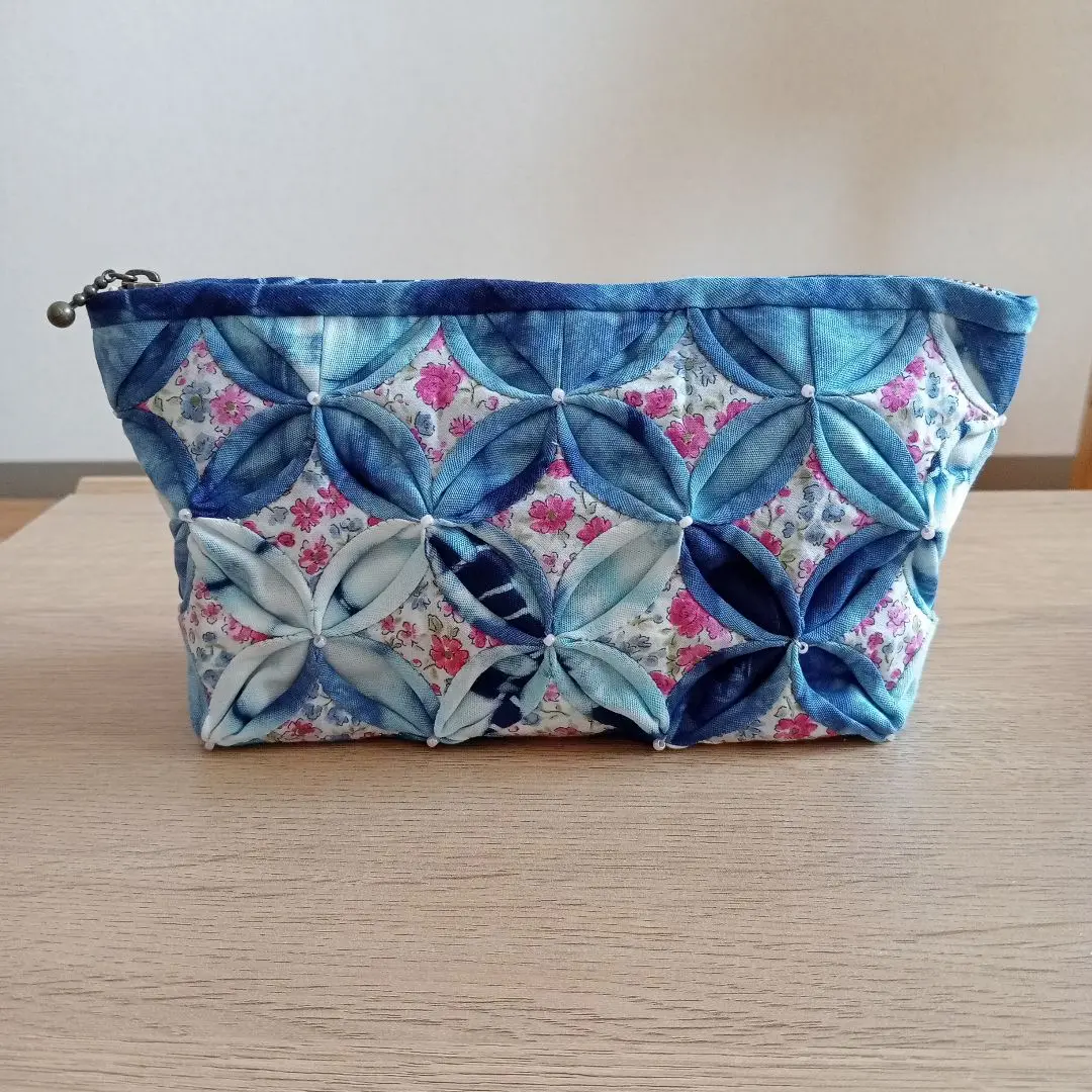 ✿リバティ✕パッチワーク✿　ご注文品　カテドラルウィンドウのバック（L） ✿リバティ✕パッチワーク✿ ご注文品 カテドラルウィンドウの