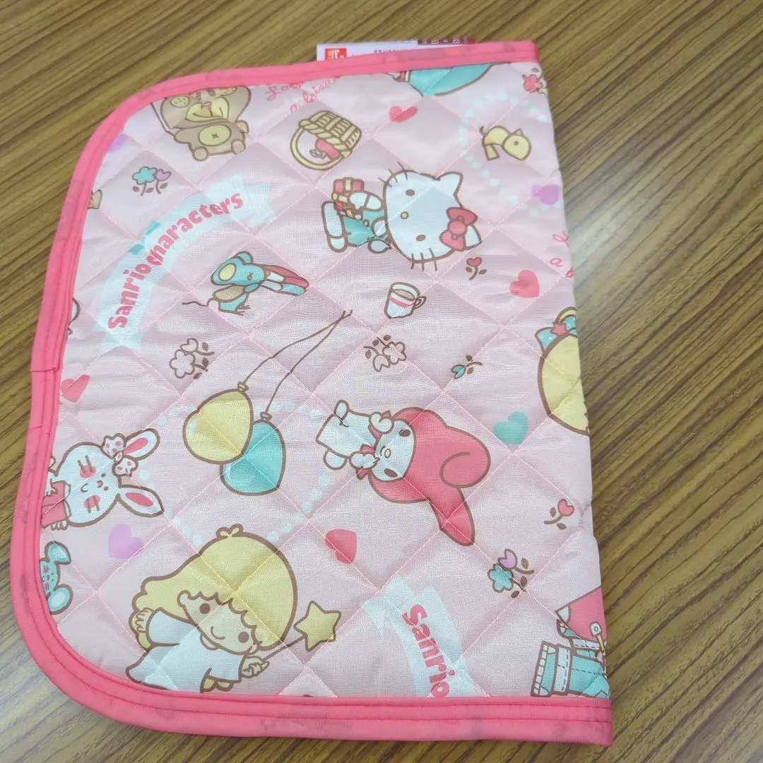 Thumbnail of Rare! [Hello Kitty] Kitty-chan and Showa Retro & Heisei Friends Cooling Pillow Pad