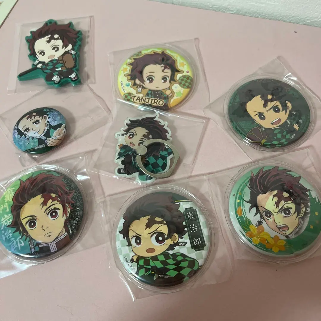 Thumbnail of Demon Slayer: Kimetsu no Yaiba Tanjiro Kamado Can Badge & Rubber Keychain Set