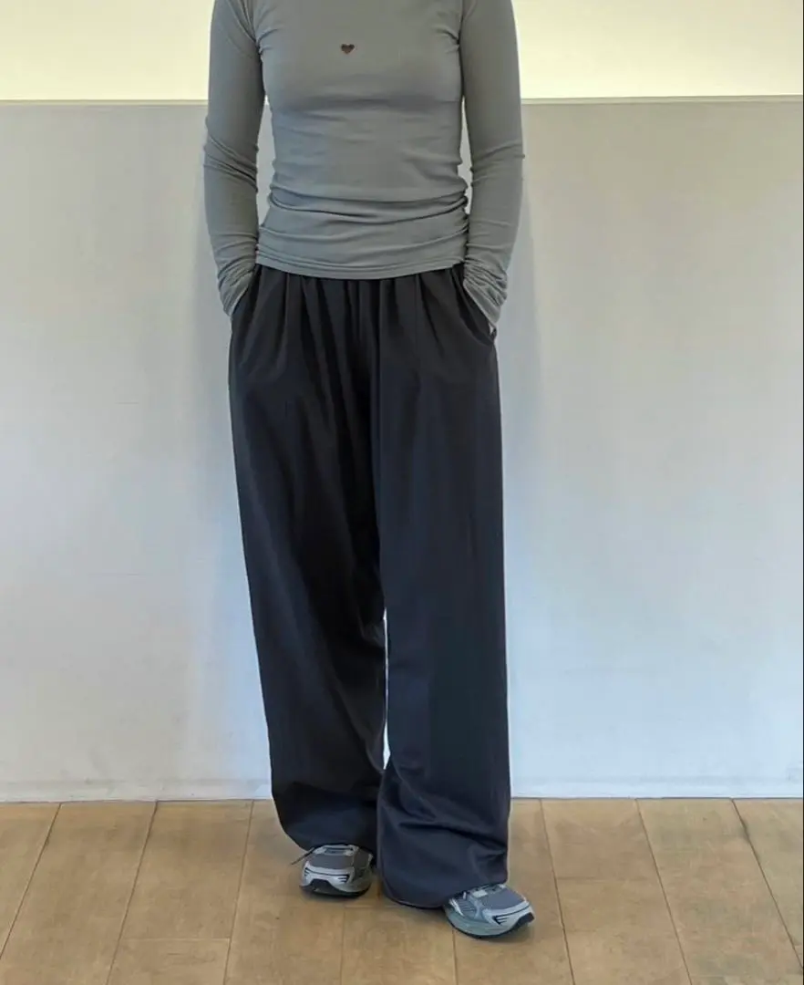 BASERANGE サロペット ウール パンツ BASERANGEのサロペット/オーバーオールを使った人気ファッション