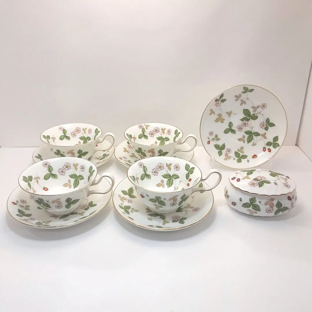 Thumbnail of Y1113-4 Wedgwood Wild Strawberry Tea Set
