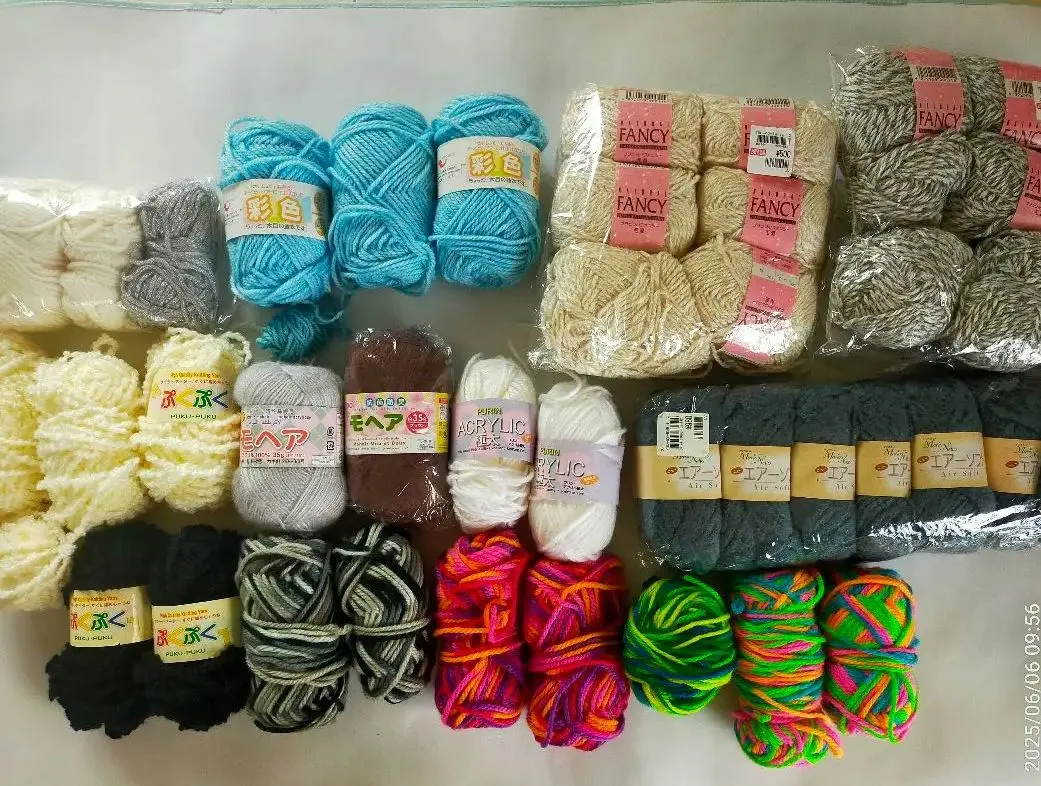 Thumbnail of Acrylic yarn set, multi-color, many colors
