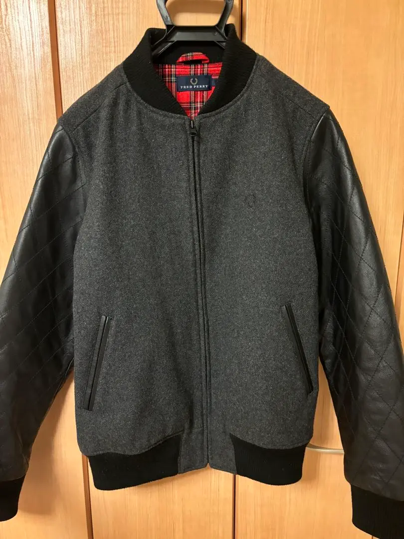 【激シブ】 FRED PERRY 腕ロゴ 中綿 ダブルレザージャケット 牛革 黒 2025年最新】Fred Perry メンズ レザージャケット・ライダースの