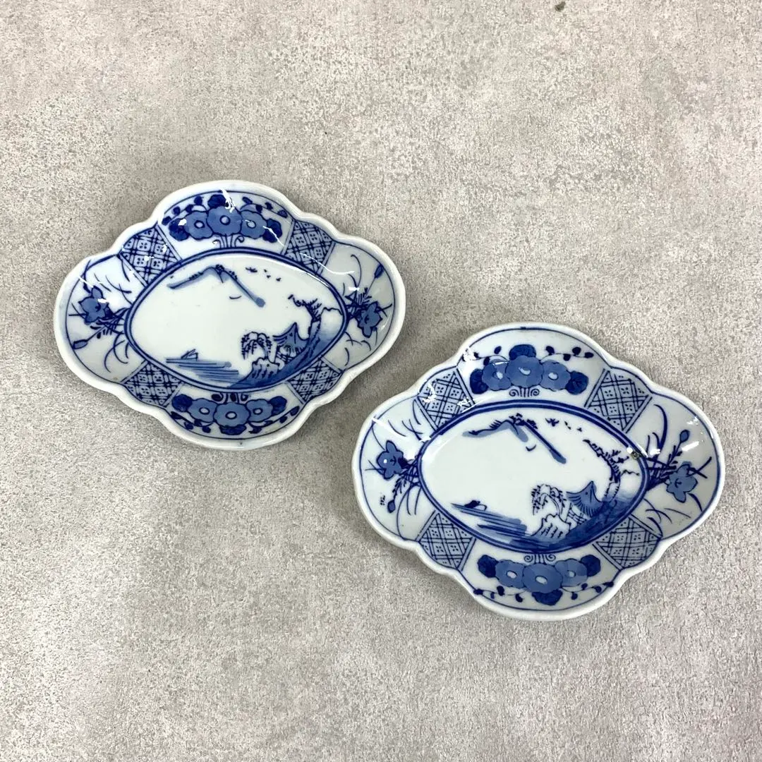 Thumbnail of Two plates, diamond-shaped, 16.5 x 13.3 cm, sometsuke (blue and white), indigo, retro, landscape, flowers, Japanese tableware