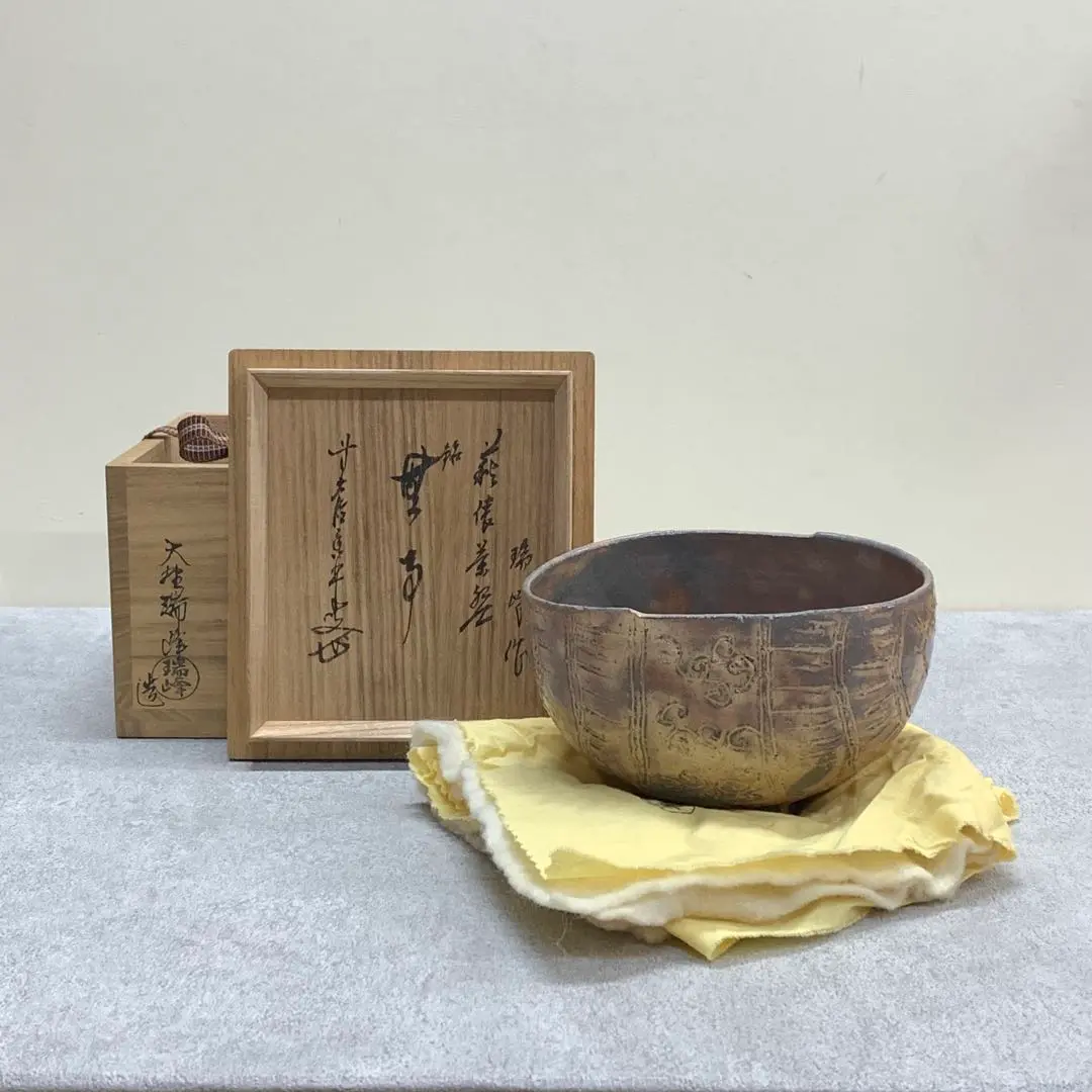 大埜瑞峰 萩焼 俵茶碗 茶碗 共箱 共布 抹茶茶碗 茶道具 抹茶碗 です。 大埜瑞峰 萩焼 俵茶碗 茶碗 共箱 共布 抹茶茶碗 茶道具 抹茶碗