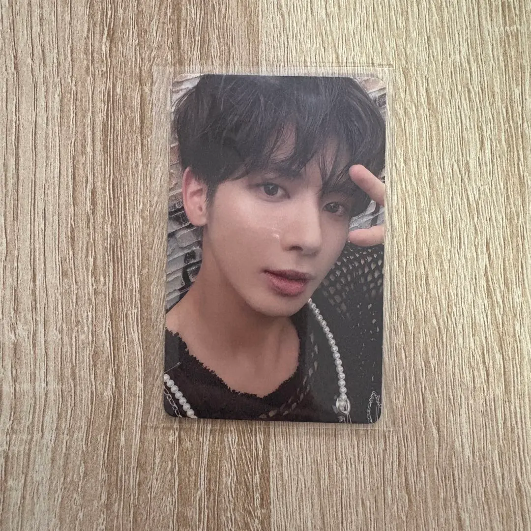 Thumbnail of TXT Taehyun Freefall Universal Music Store bonus trading card