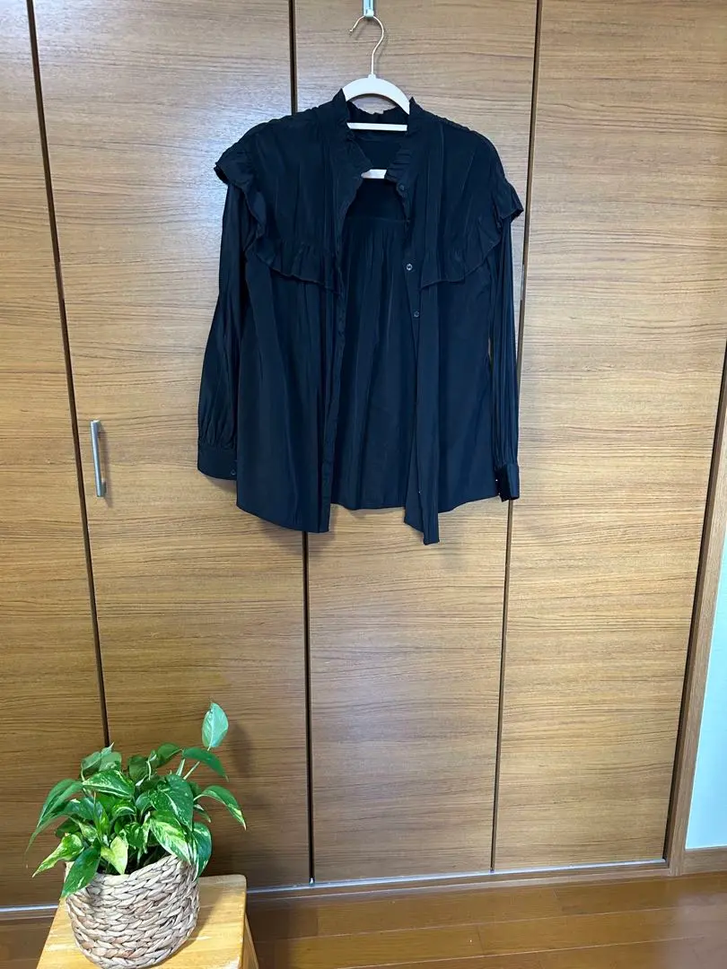 Thumbnail of Black frill long-sleeved shirt blouse