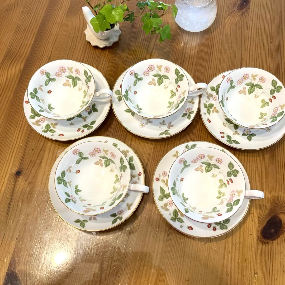 Thumbnail of Wedgwood Wild Strawberry, 5 pieces