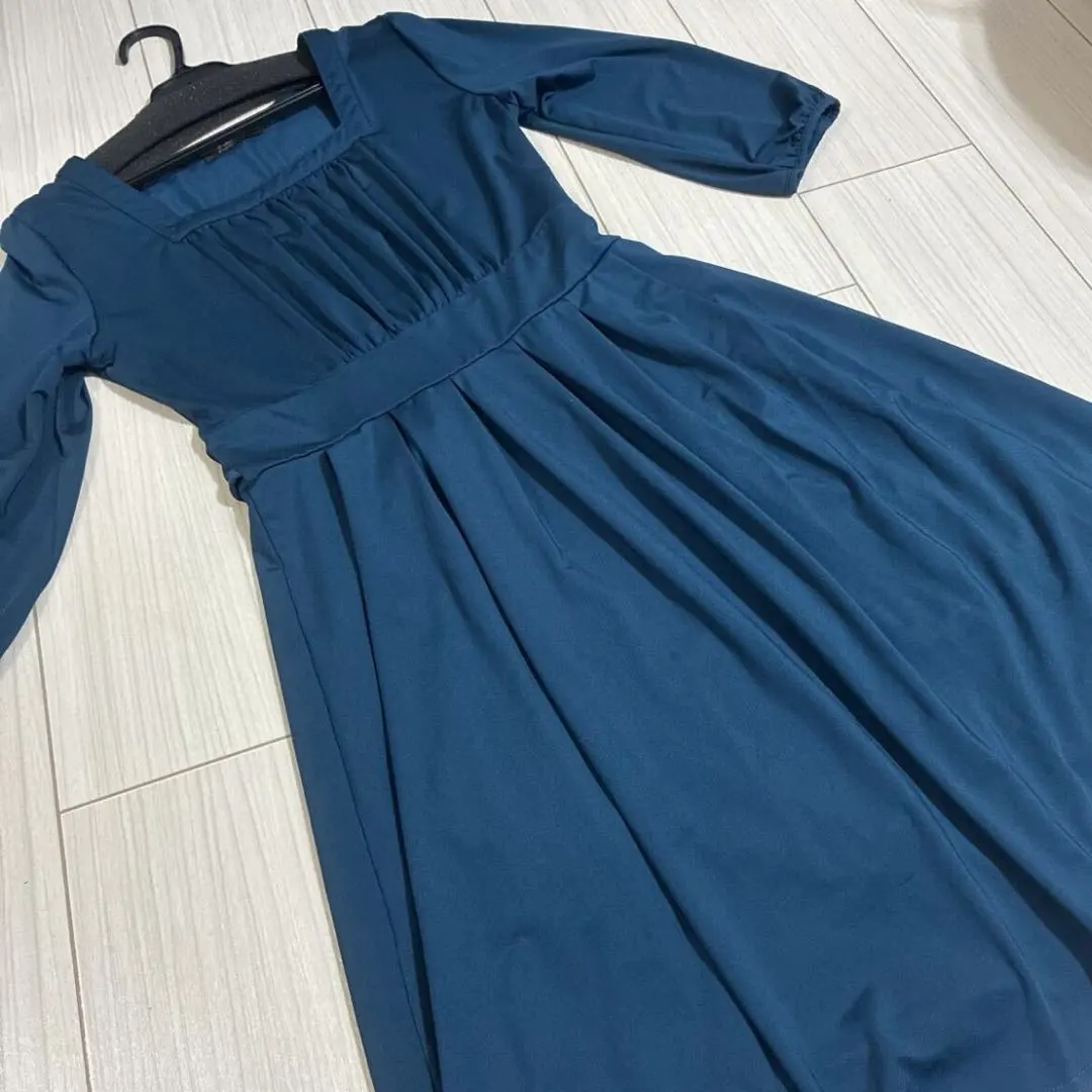 Thumbnail of Knee-length dress, square neck, flowing fabric, ribbon, turquoise