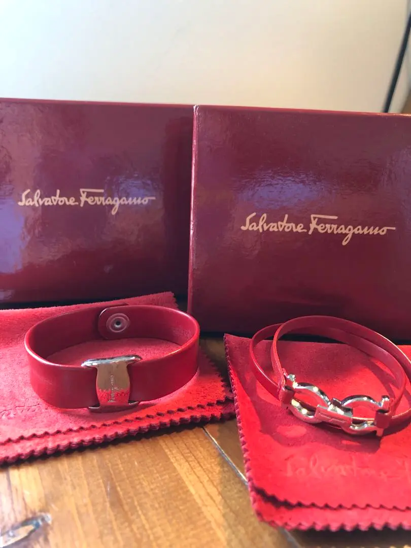★Salvatore Ferragamo★ブレスレット 【お箱付き】 2025年最新】Salvatore Ferragamo 付属品：箱 ブレスレットの