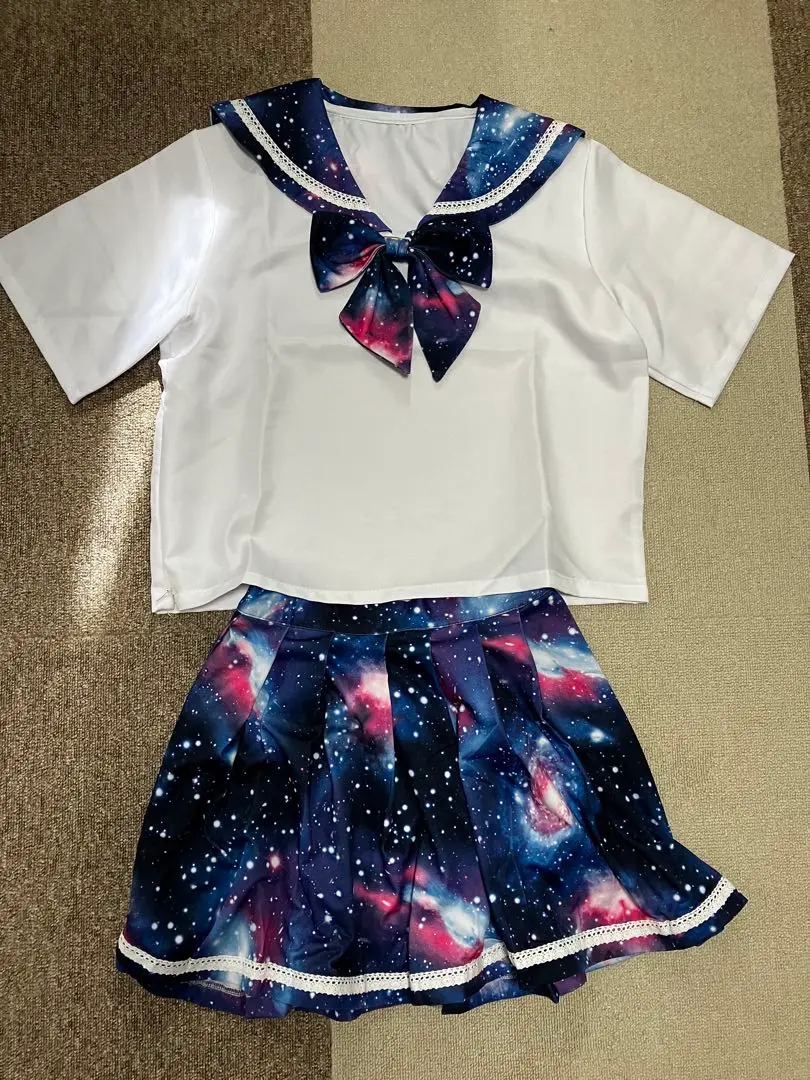 宇宙柄や深海柄など！新感覚のセーラー服「ネオグラフィック