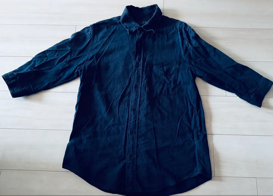 Thumbnail of Rayon blend navy casual shirt (size M)