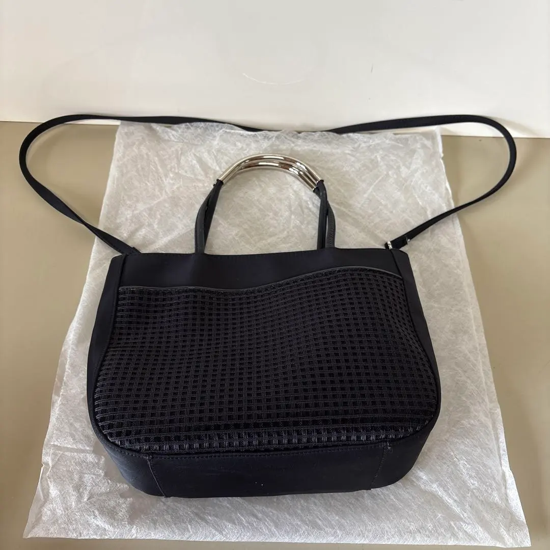 Courreges 黑色網眼包 金屬手柄 的縮圖