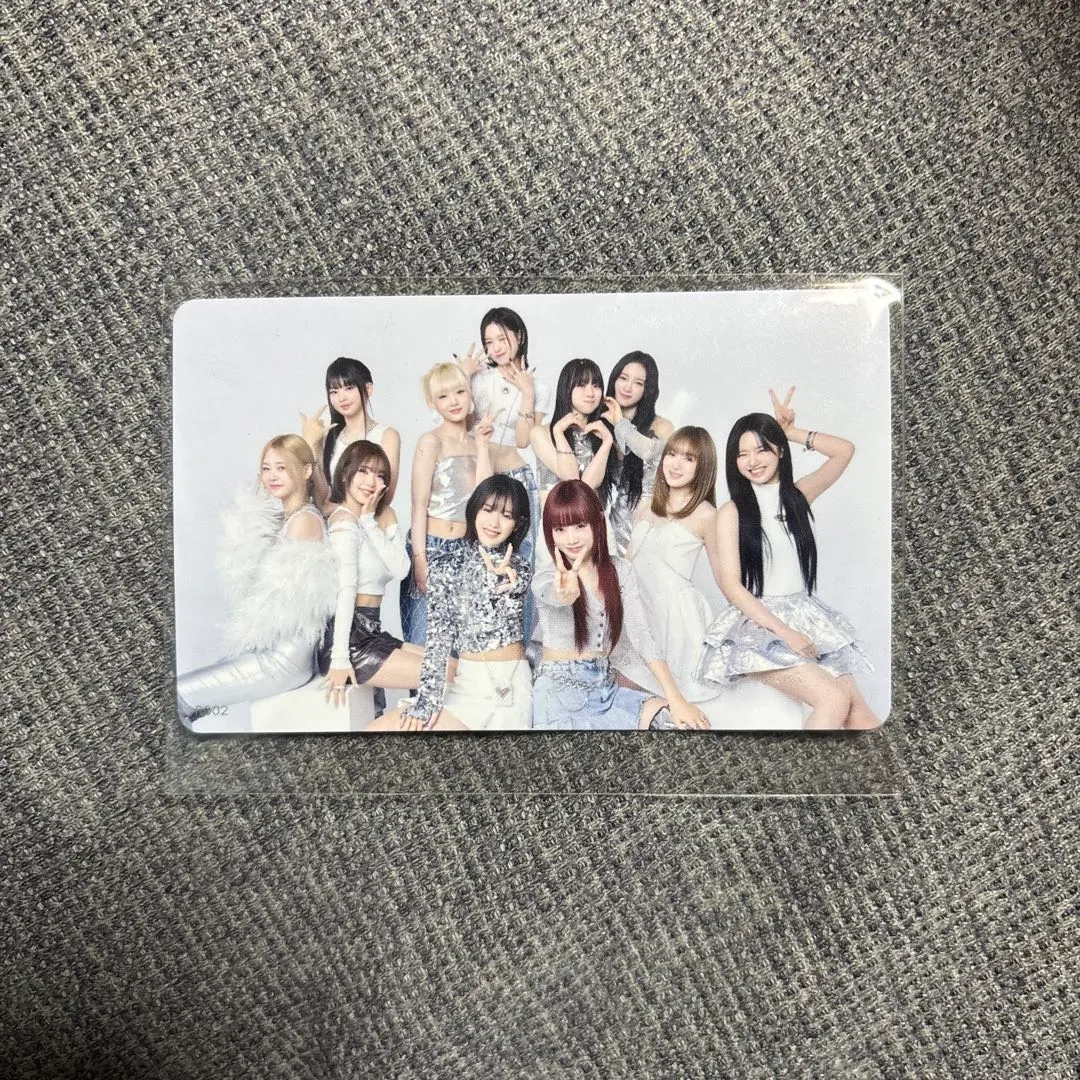 Thumbnail of ME:I CONIC R002 Random Trading Card - Group