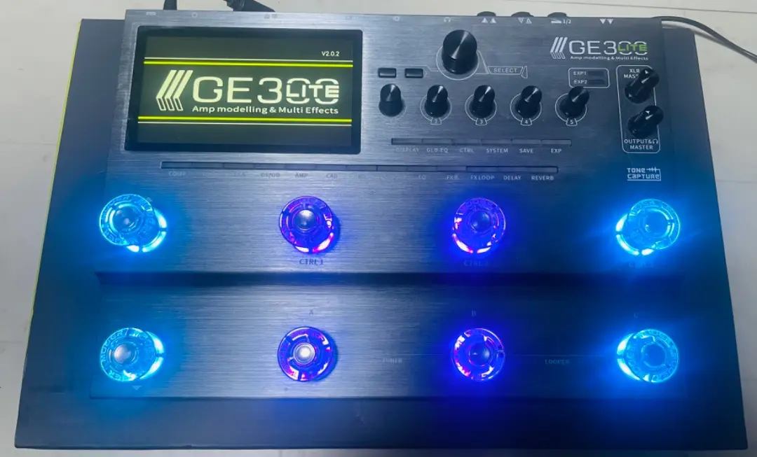 美品 MOOER GE 300 ギターマルチエフェクター アンプシュミレータ－ Mooer GE300