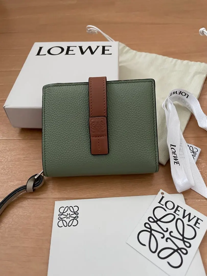 2025年最新】LOEWE カラー：グリーン系 二つ折り財布の人気