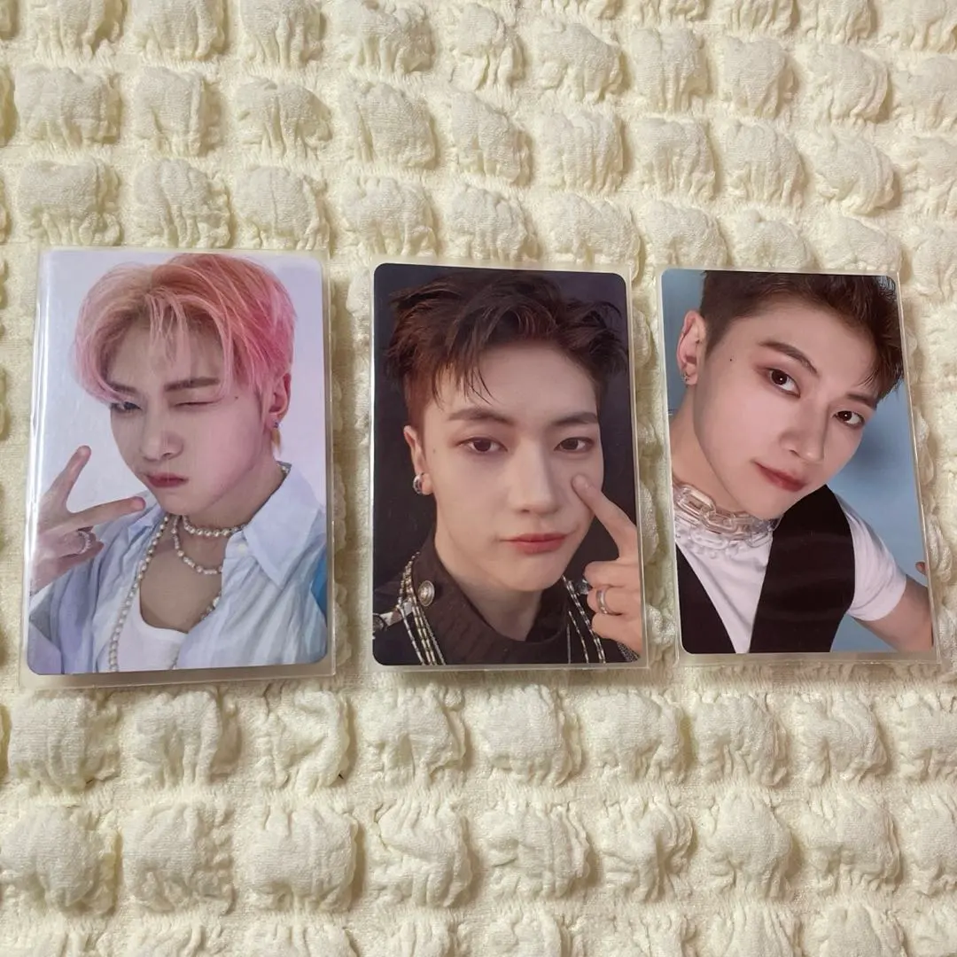 Thumbnail of ZEROBASEONE Matthew photocard (trading card)
