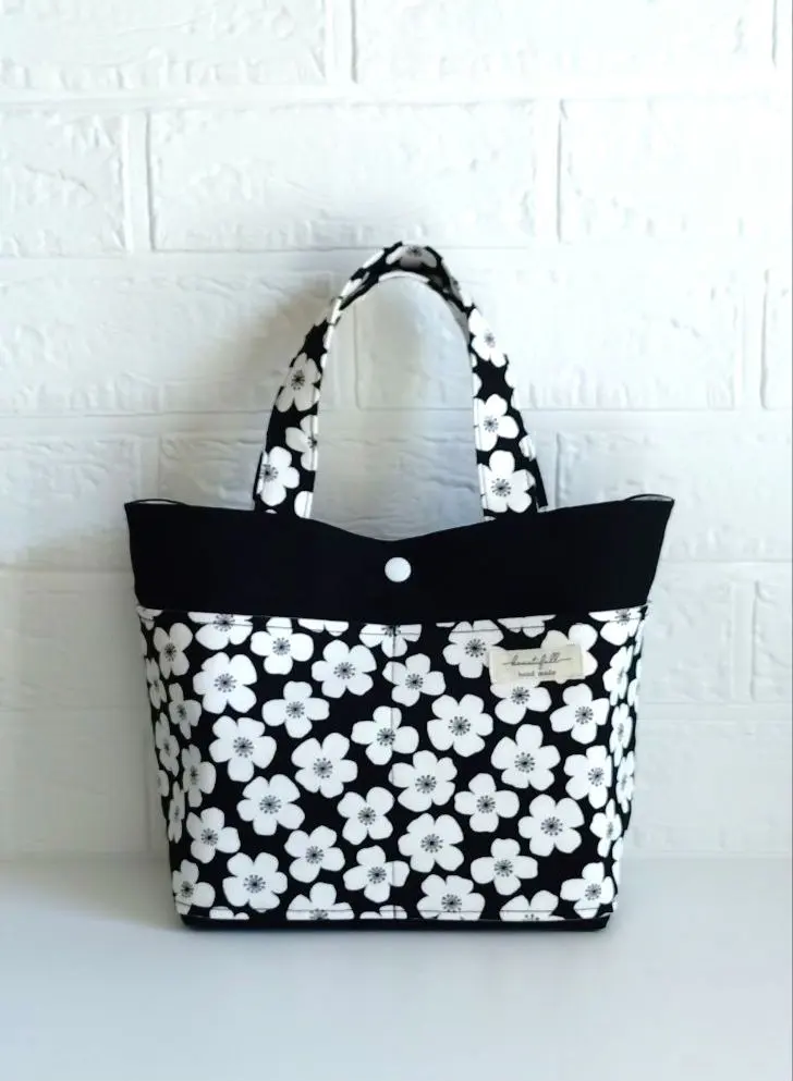 Thumbnail of Handmade tote bag with outer pocket, flower black