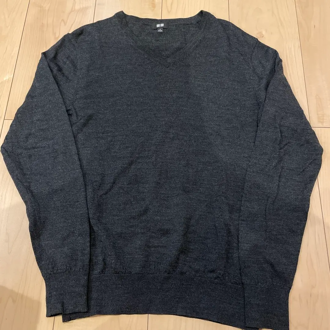 Thumbnail of UNIQLO Dark Gray V-Neck Sweater / Men's S / Gray