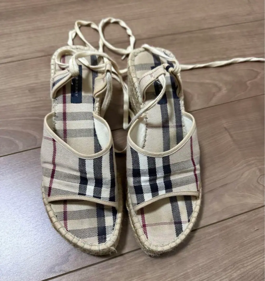 2025年最新】BURBERRY LONDON サンダル・ミュールの人気アイテム