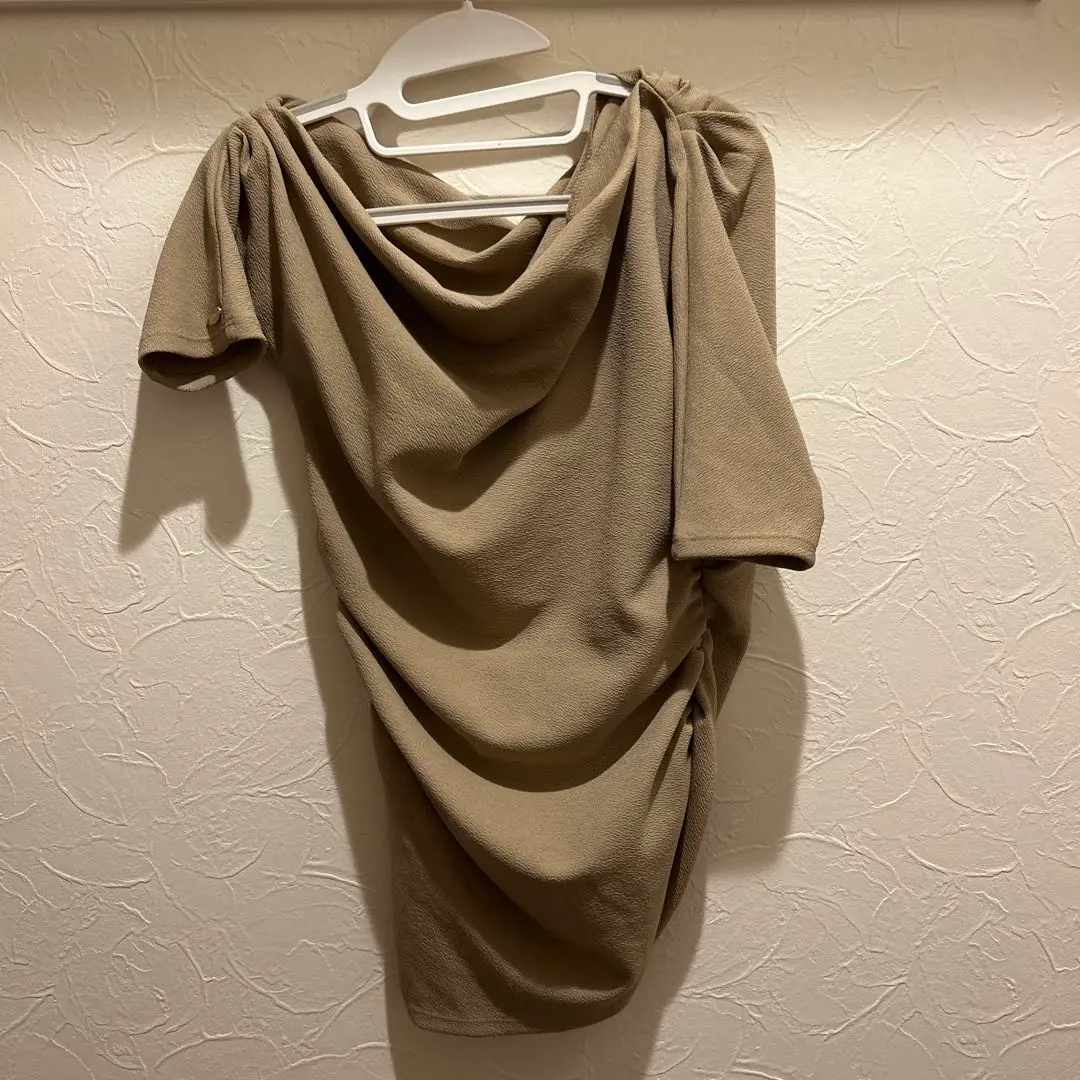 再入荷】アシンメトリードレープロングスリーブトップス