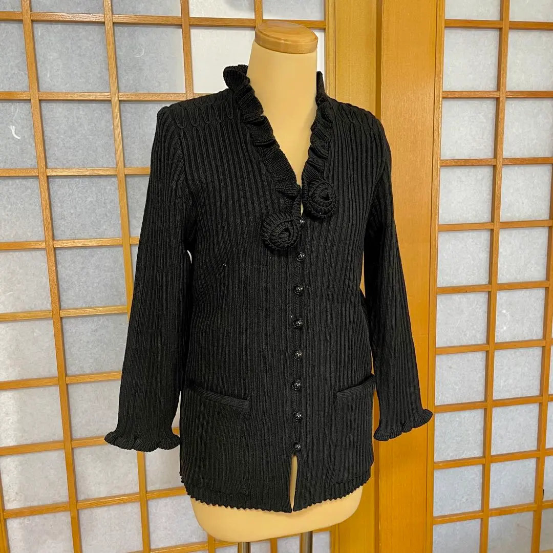 斎藤都世子　ニット　礼服　喪服　黒　襟スカラップ　薔薇ボタン　スリーピース　新品 斎藤都世子 ニット 礼服 喪服 黒 襟スカラップ 薔薇ボタン
