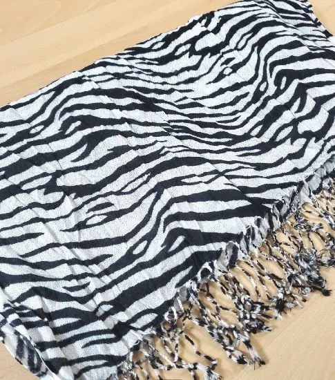 Thumbnail of Zebra print white and black muffler