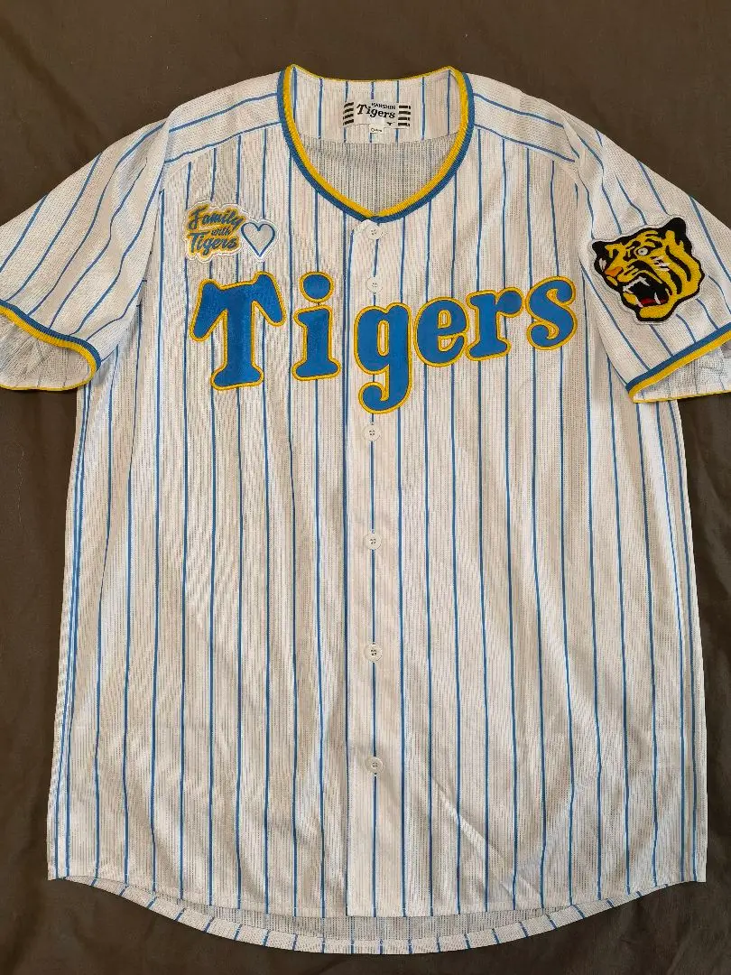 2022年阪神タイガース family with Tigers Ｏ 2022年阪神タイガース 佐藤輝明 family with Tigers O - メルカリ