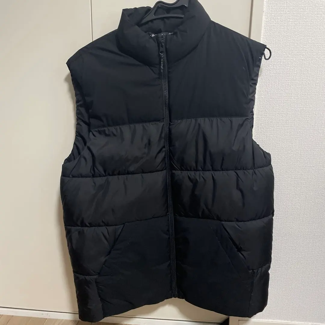 ZARA 黑色 鋪棉背心 的縮圖