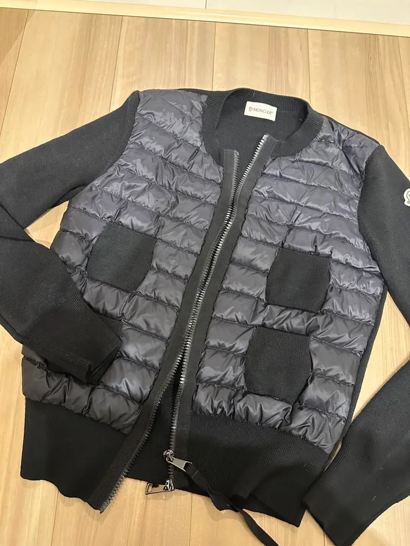 Moncler モンクレール　七分袖のノーカラーコットンジャケット Moncler モンクレール 七分袖のノーカラーコットンジャケット