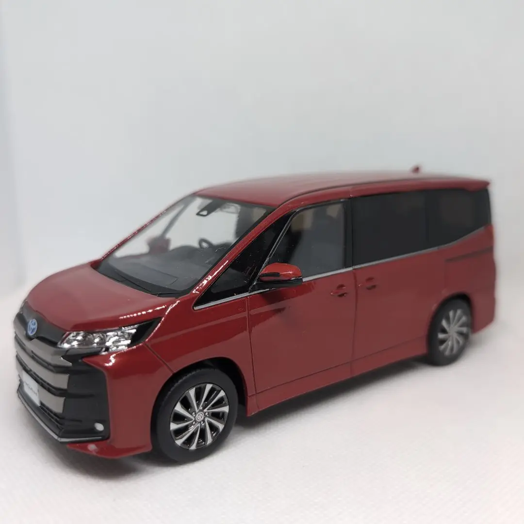 Amazon | 1/30 ミニカー 新型ノア 2022年モデル カラーサンプル