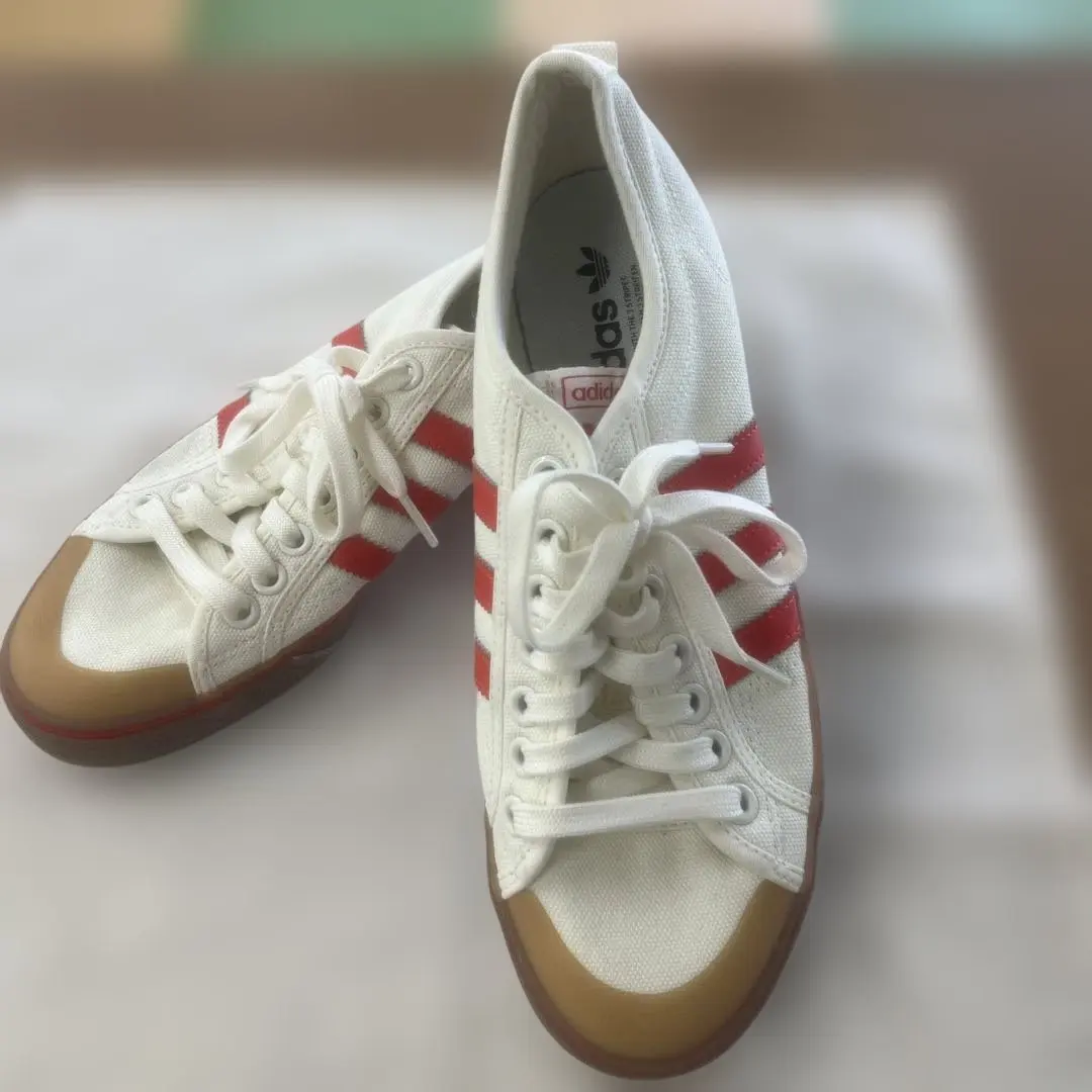 458 adidas 白色/紅色 運動鞋 27公分 的縮圖