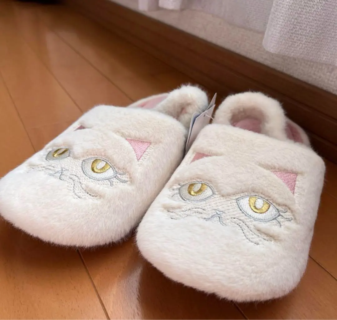 Thumbnail of Cat Face Design Slippers