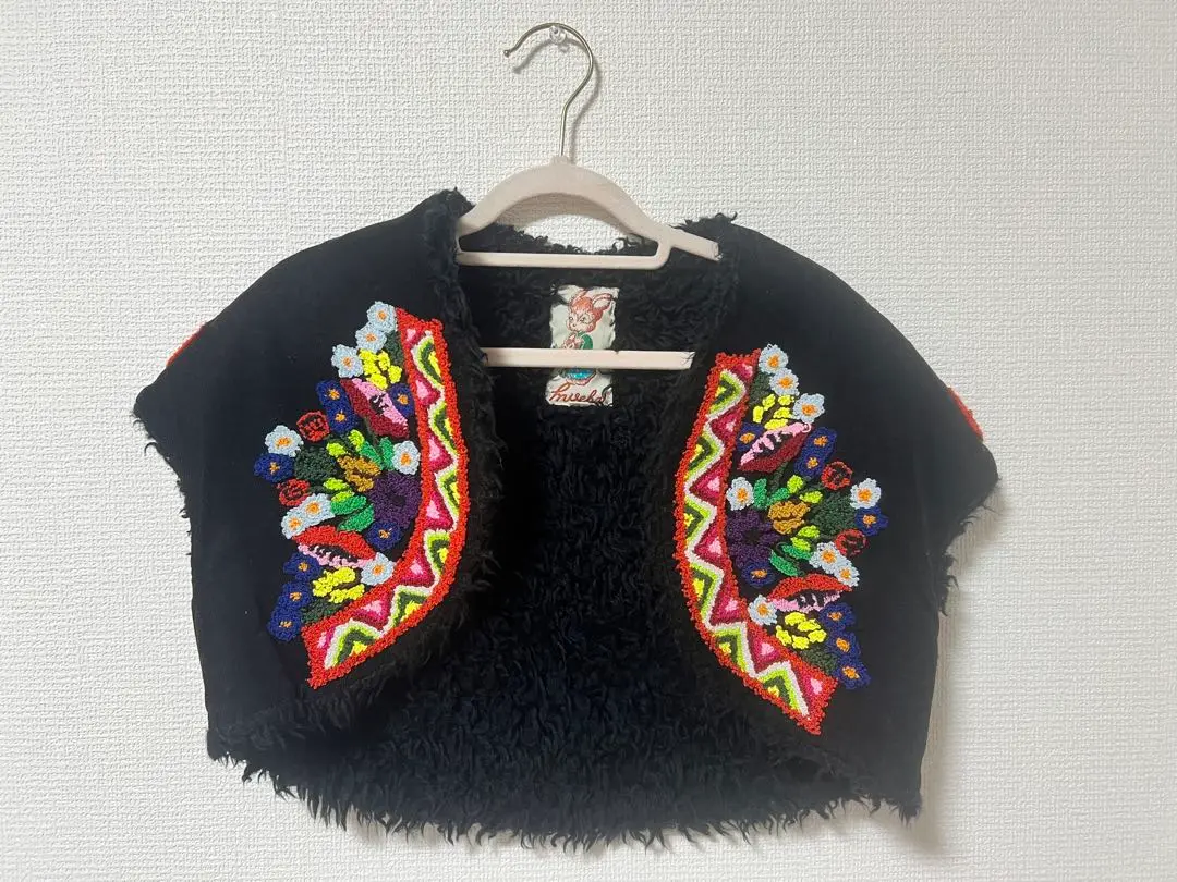 新品　ムチャチャ　刺繍　ベスト　あちゃちゅむ　ムチャチャ AHCAHCUM.muchacha - ムチャチャ あちゃちゅむ ジップアップ