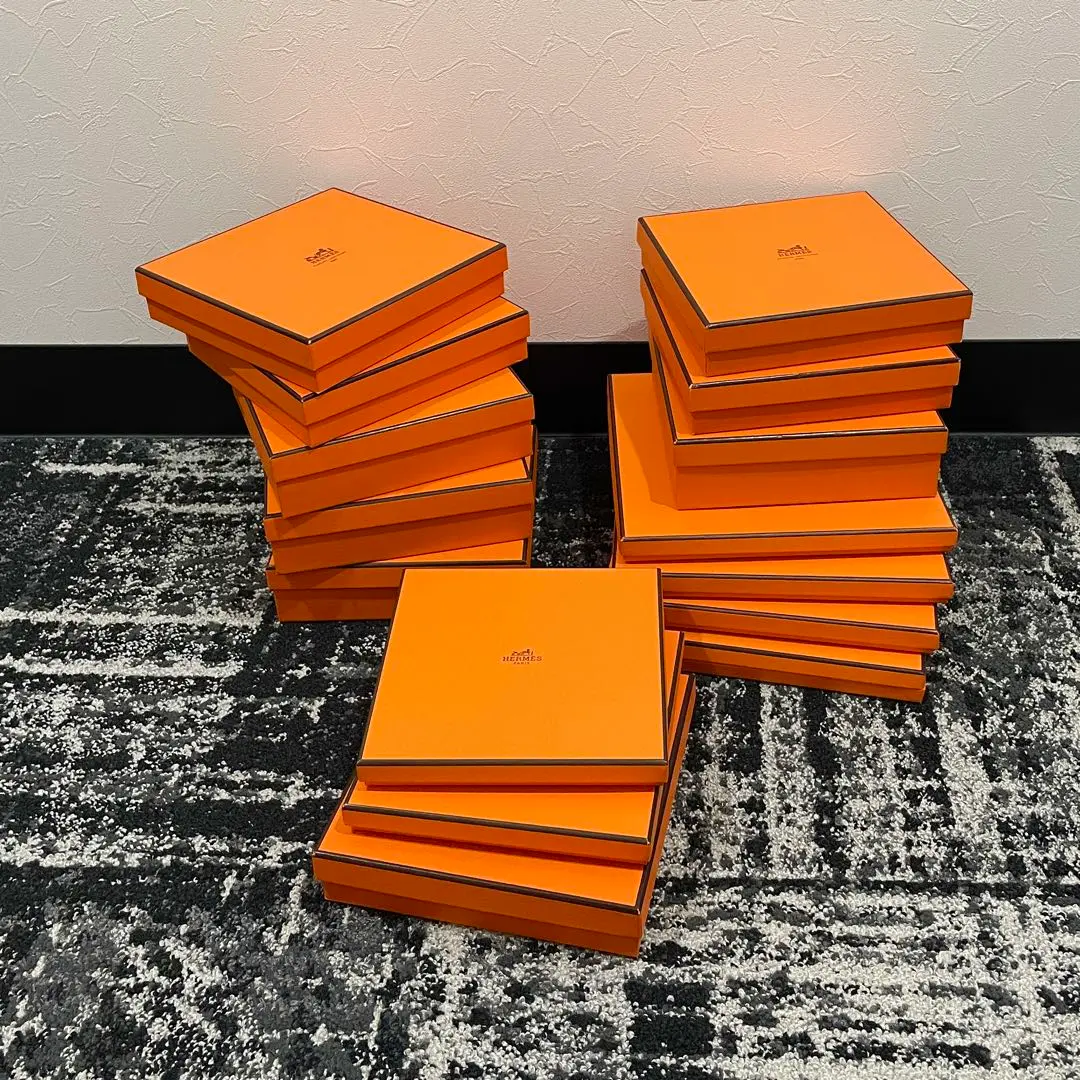 エルメス　カレ90 スカーフ 空箱　4個セット　24×24cm 空き箱 Yahoo!オークション -「エルメス 空箱 スカーフ」の落札相場