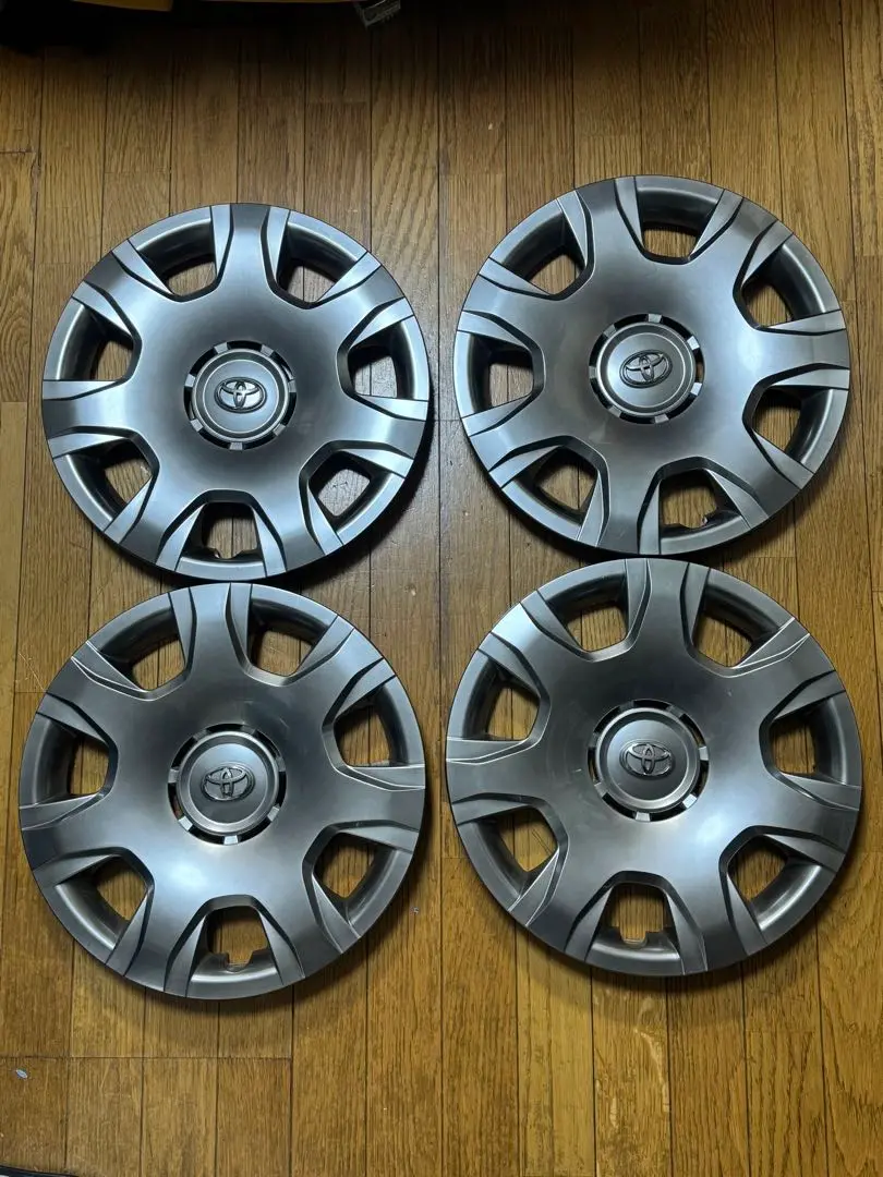 ハイエース 50周年記念　ハイグロス　純正ホイールキャップ 200系ハイエース50周年記念 ハイグロス 純正ホイールキャップ