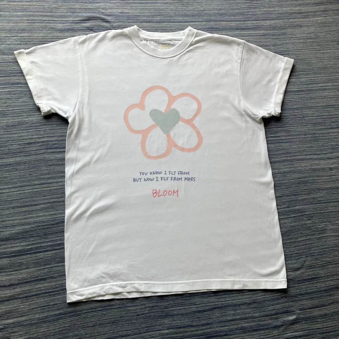 【sale中】EXO ギョンス　BLOOM Tシャツ 【新品未使用】　トレカ付き 2025年最新】ギョンス bloom tシャツの人気アイテム - メルカリ