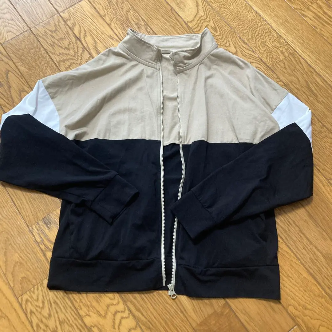 Thumbnail of Lightweight outerwear, 150cm. *Zipper does not go up.*