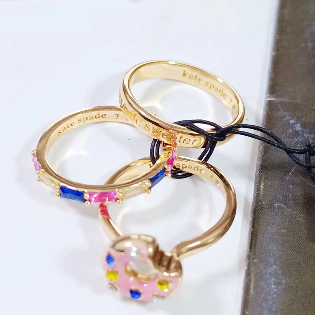 未使用品 kate spade 苺のリング 指輪 ストロベリー フィールズ スタッカブル リング セット