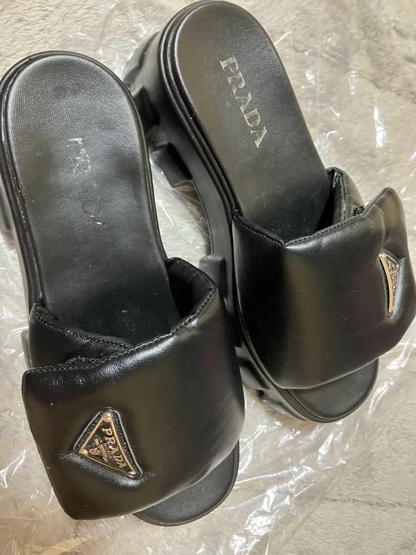PRADA 美品 サンダル パイソン ビジュー付き ファー ハイヒール PRADA 美品 サンダル パイソン ビジュー付き ファー ハイヒール