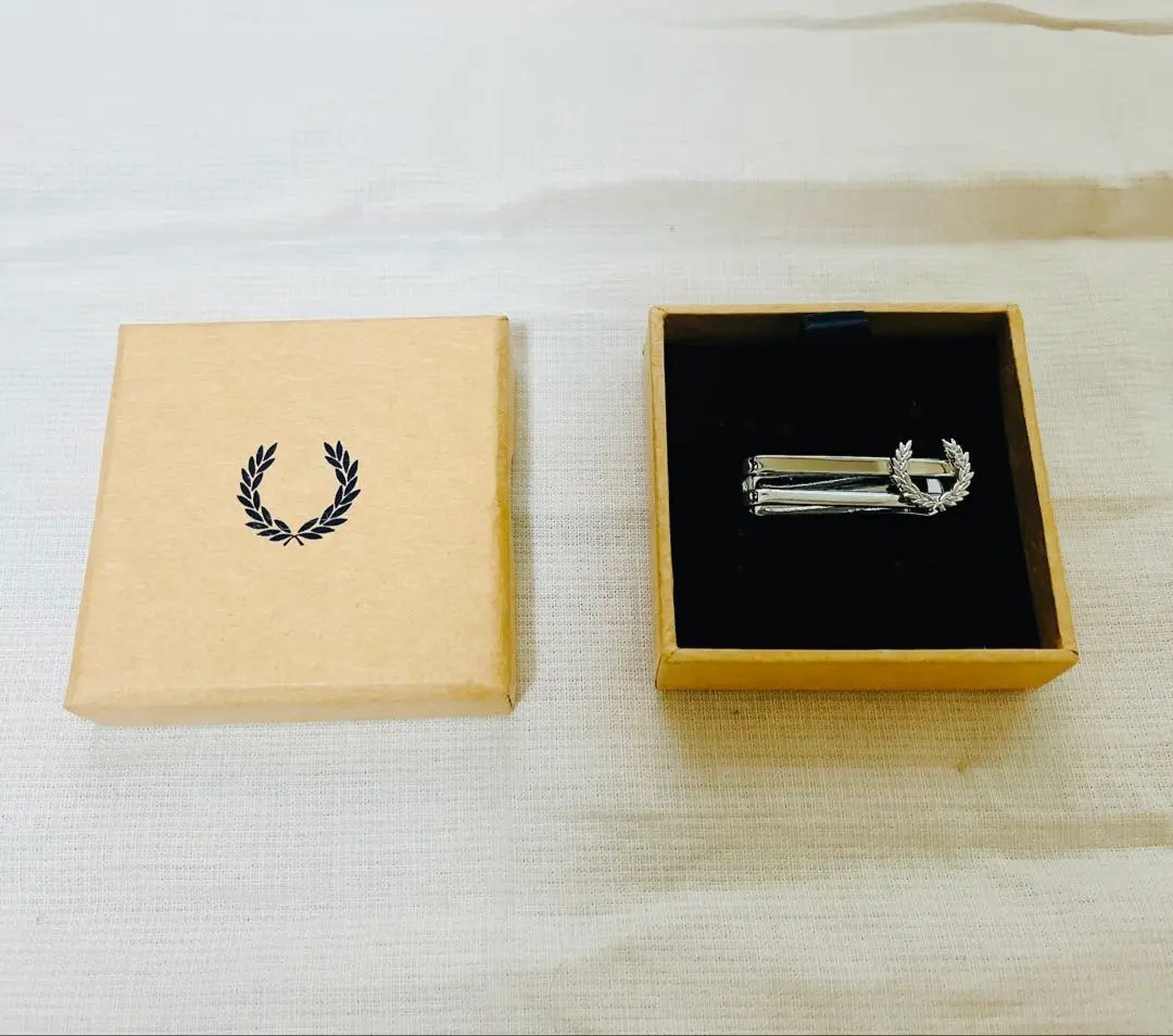 ※未使用【FRED PERRY】ネクタイピン FRED PERRY フレッドペリー ネクタイピン メンズ ローレル