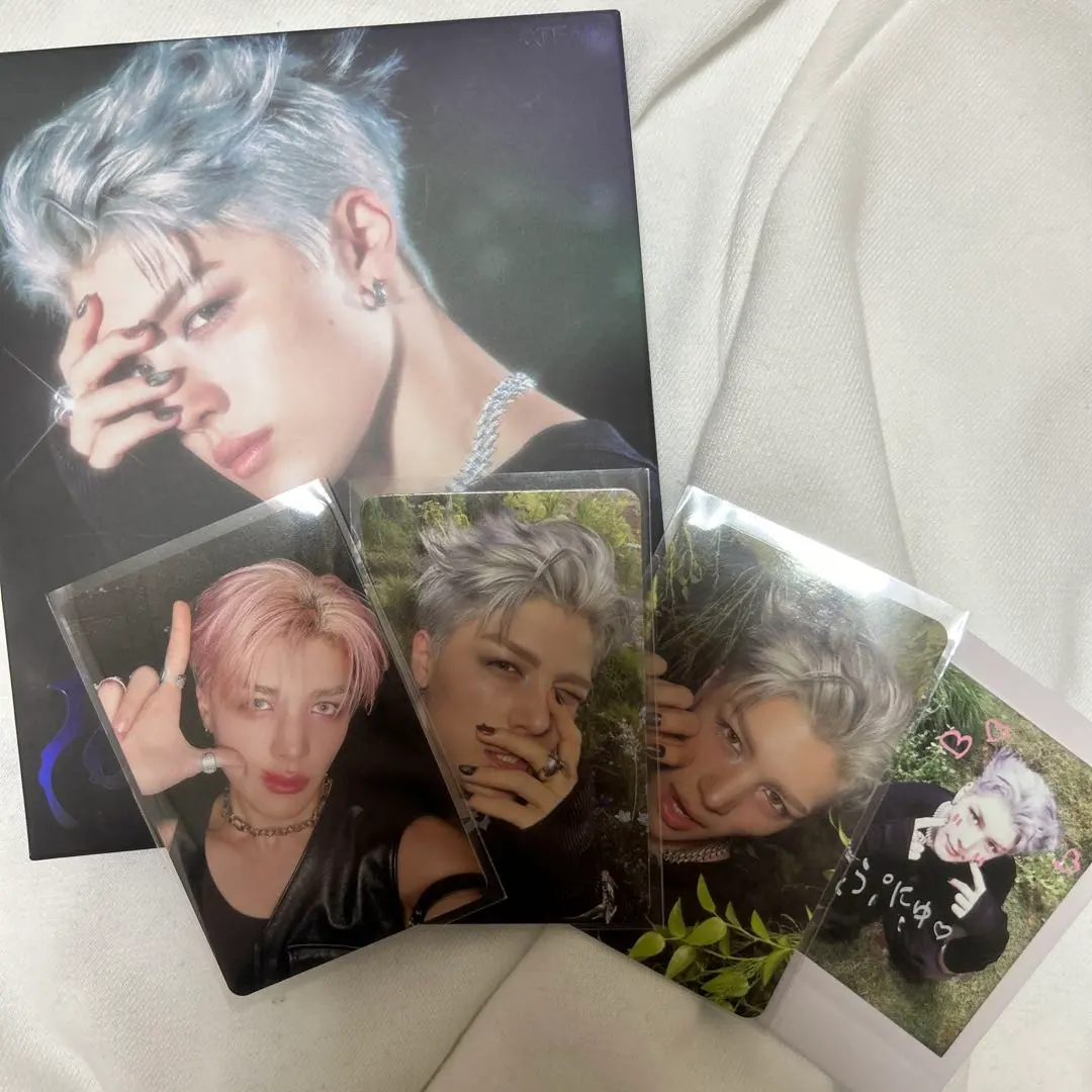 Thumbnail of &team Maki Solo Jacket Trading Card Set