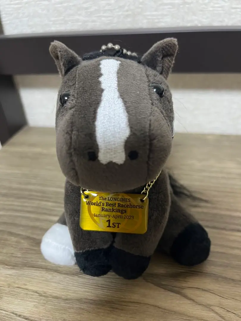 ［競馬］イクイノックス（ドバイシーマクラシック）ぬいぐるみS／初期版／プレート付 競馬］イクイノックス（ドバイシーマクラシック）ぬいぐるみS