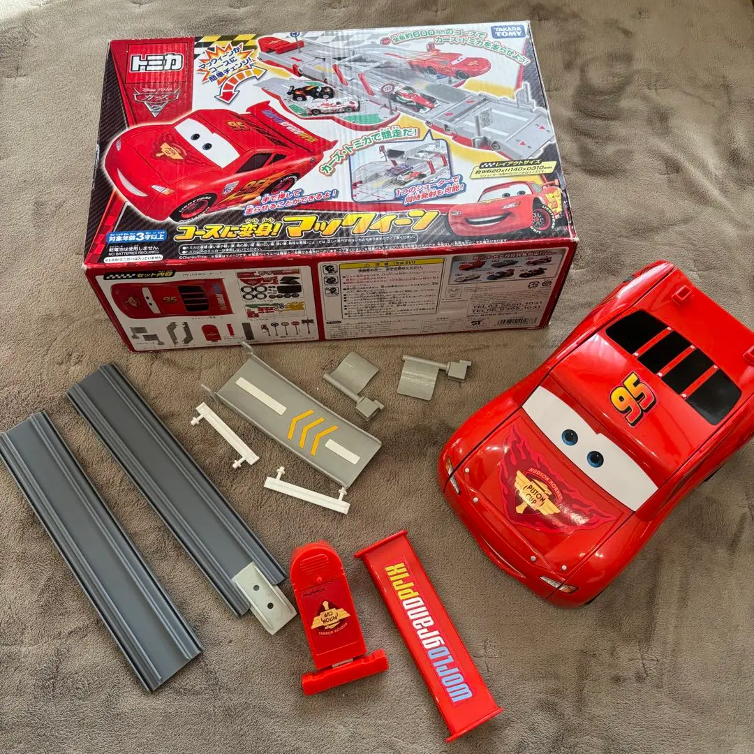 マックィーン・変身シリーズ3台&沢山乗せよう大きなマック廃盤品セット Amazon | ディズニー カーズ トミカ たくさんのせよう!大きな