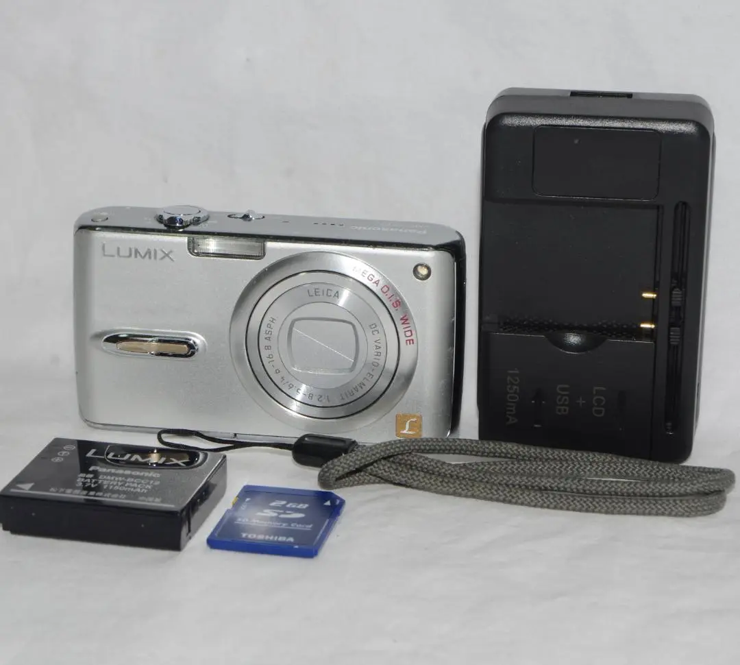 Panasonic LUMIX DMC-FX-07 シルバー (動作確認済) 概要 デジタルカメラ DMC-FX07 | LUMIX（ルミックス） ミラー
