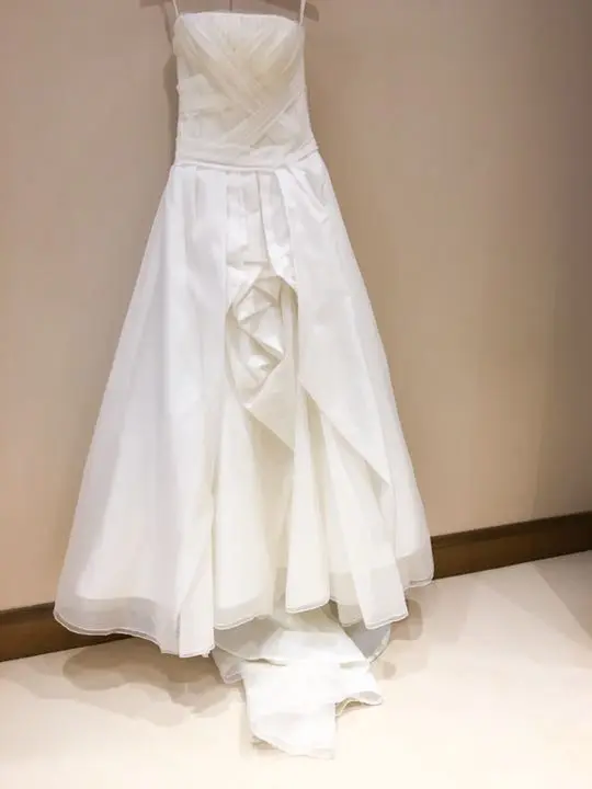 最終値下げ美品圧縮済み　ウェディングドレス 「VERA WANG」 115710 最終値下げ美品圧縮済みウェディングドレス 「VERA WANG」 115710