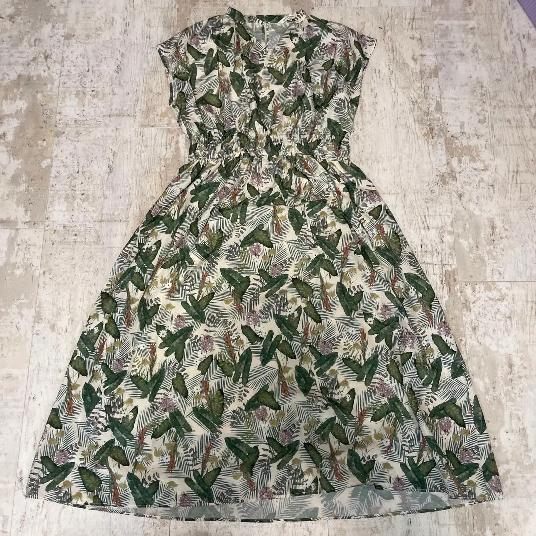 【新品・完売品】Te chi chi 日比谷花壇　ボタニカル　ワンピース　値下❤︎ セール】【日比谷花壇コラボ】刺繍ライクプリントワンピース