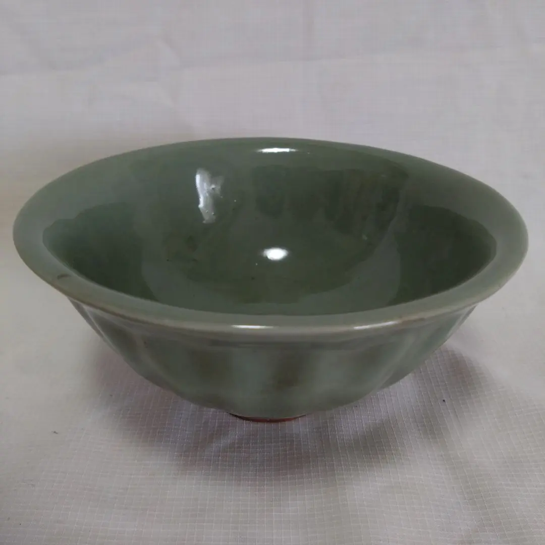 Thumbnail of Longquan celadon tea bowl with wooden box
