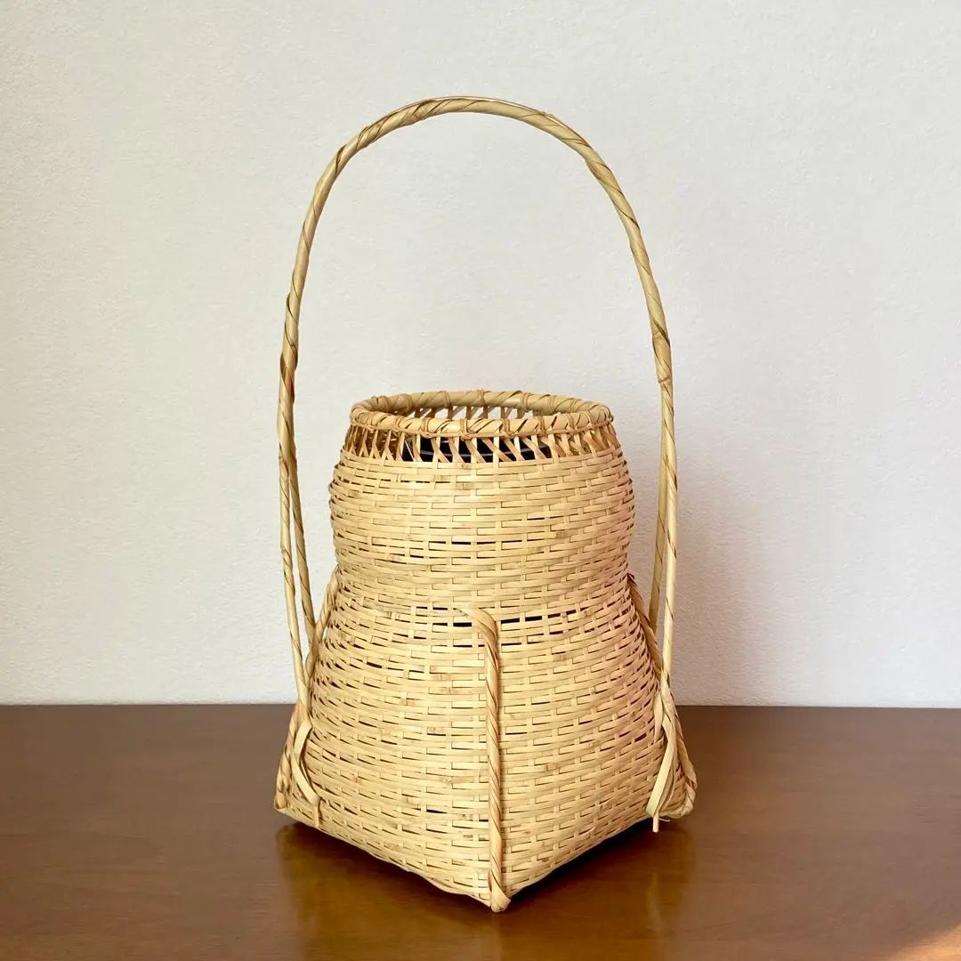 花入 方円籠 即中斎好写　和田菁竺　紙箱入　茶道具　花器　花籠　伝統工芸品 楽天市場】【茶道具 / 籠花入】 方円籠 即中斎好写 上塗竹入子