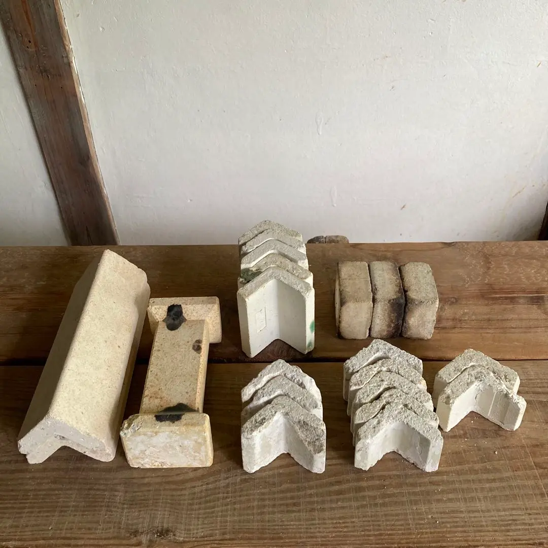 Thumbnail of Lot of 2: Tsuk (likely a name or abbreviation) I-shaped supports, L-shaped supports, dice, pottery, kiln, tools, equipment